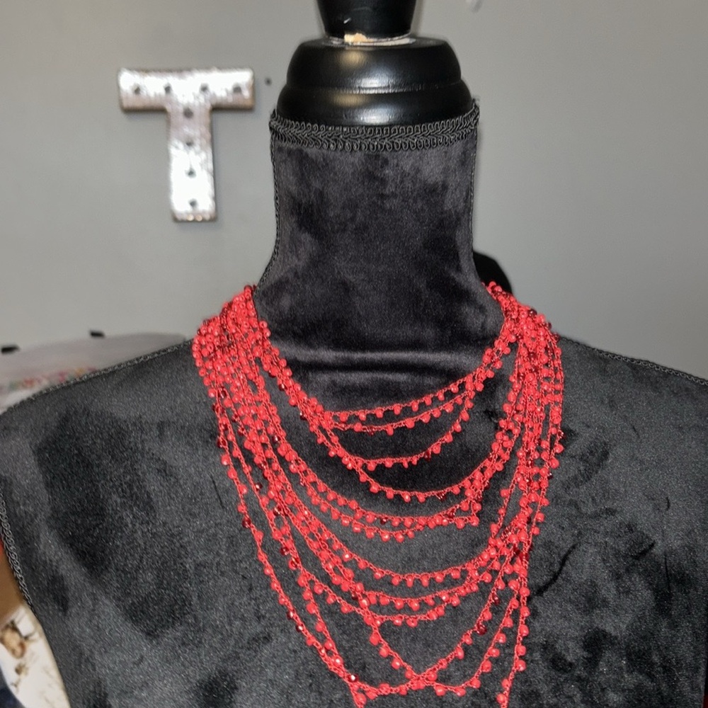 ❤️❤️❤️ Red Beaded Necklace